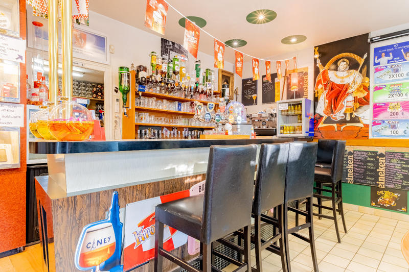 Local commercial - 158 m² - 5 pièces