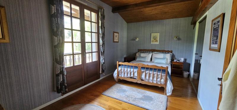 Maison - 212 m² - 9 pièces