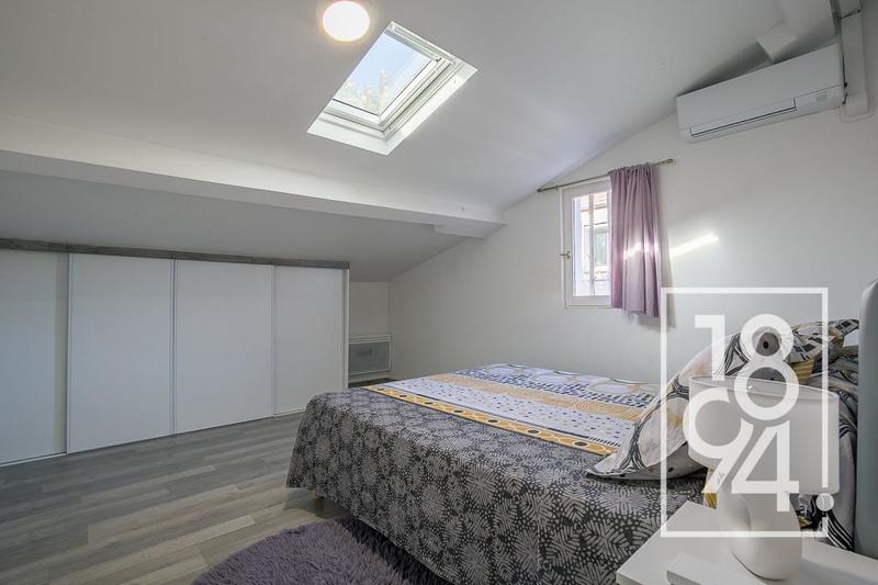 Maison - 211 m² - 10 pièces