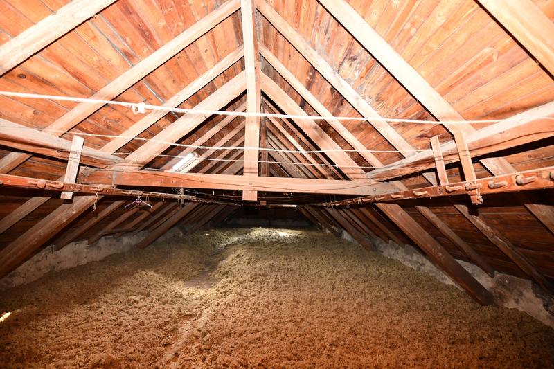 Maison - 1 100 m² - 30 pièces