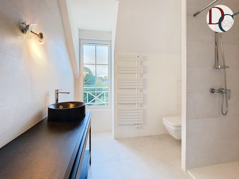 Maison - 203 m² - 8 pièces