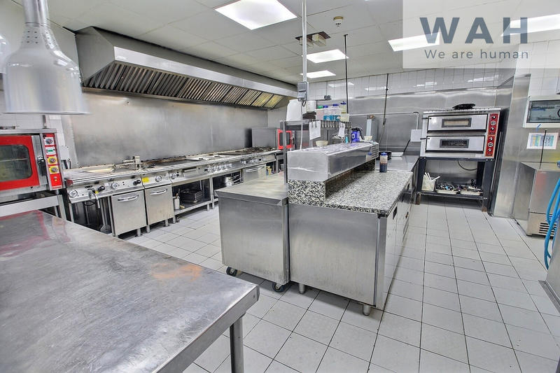 Fonds de commerce - Magasins - 1 900 m²