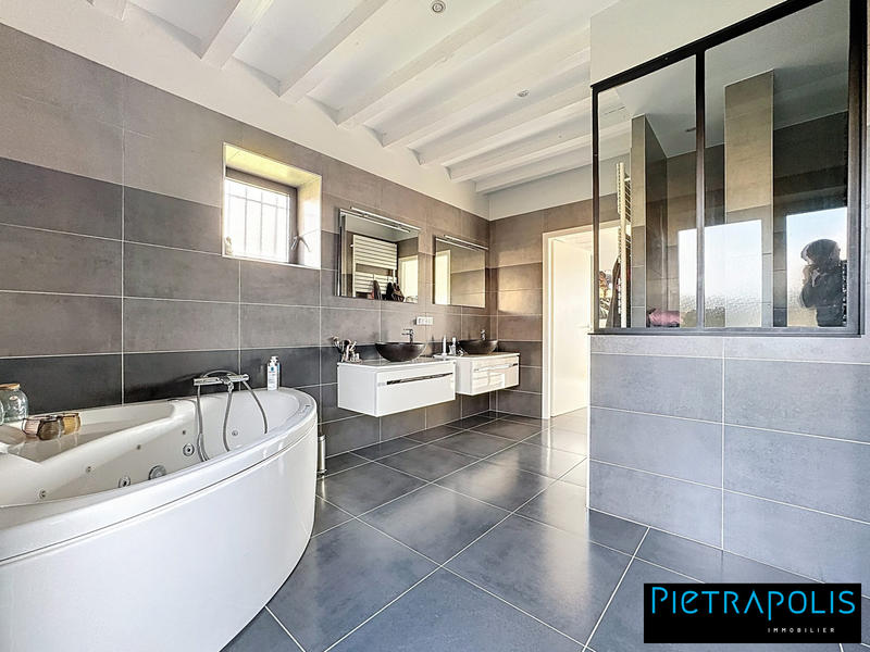 Maison contemporaine - 322 m² - 8 pièces