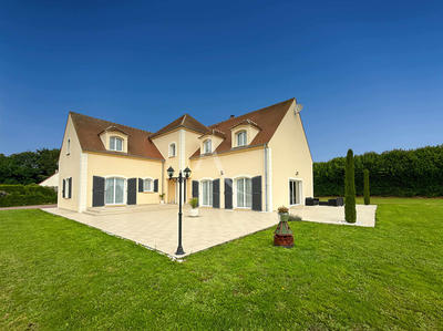 Maison - 328 m² - 8 pièces