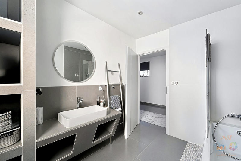 Maison contemporaine - 210 m² - 7 pièces