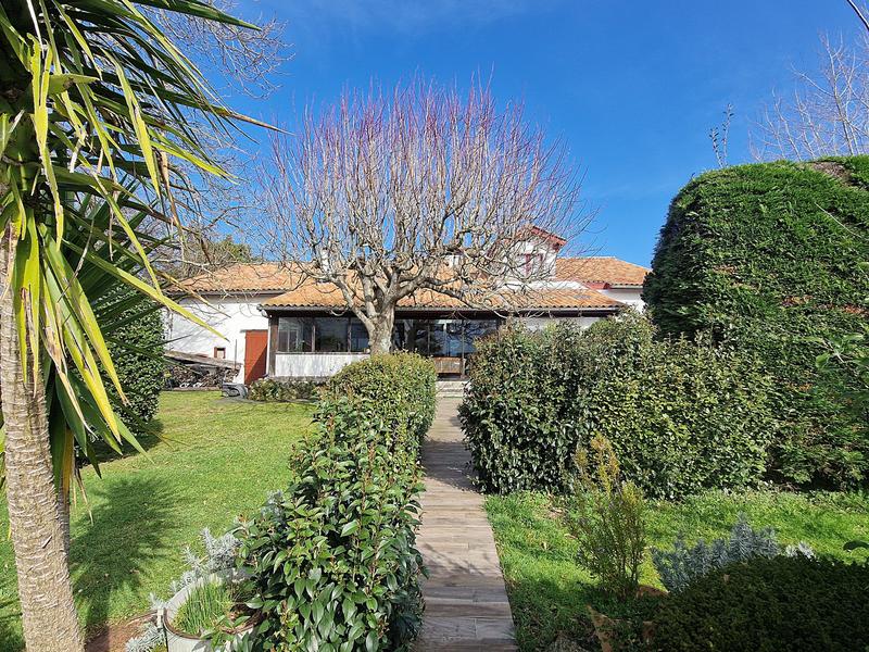 Maison - 311 m² - 14 pièces