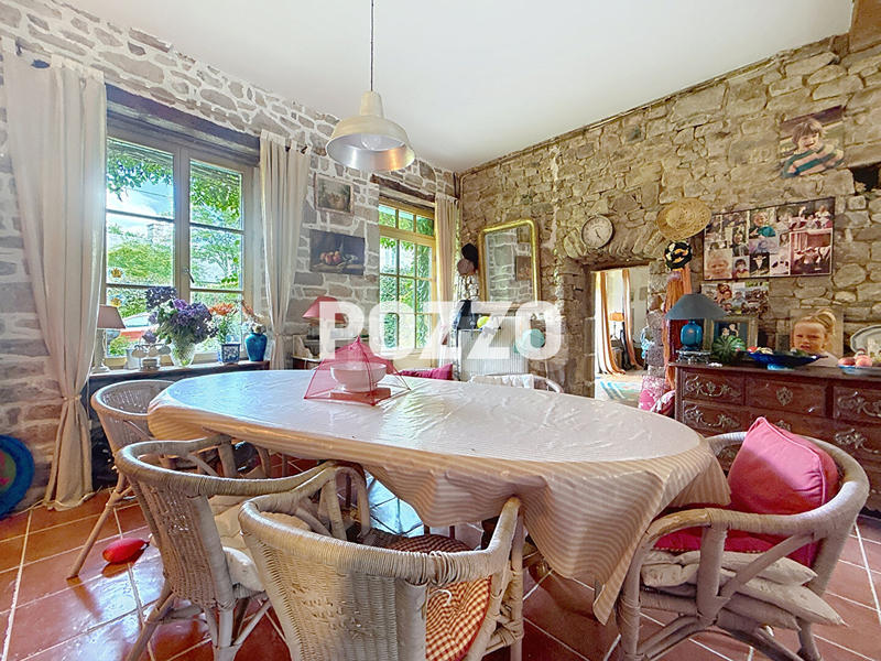 Maison - 210 m² - 8 pièces