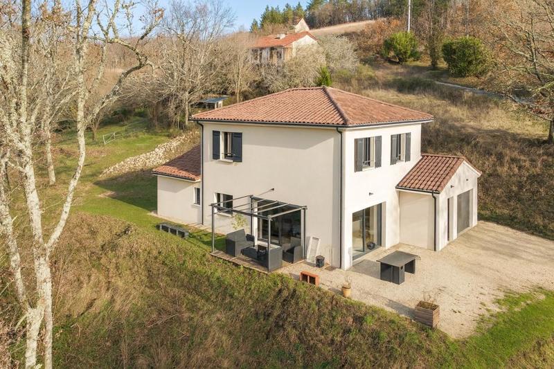 Maison - 163 m² - 2 pièces