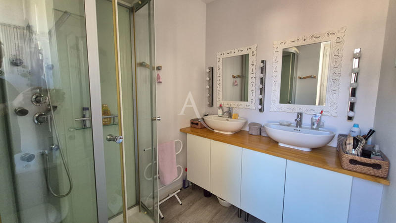 Maison - 177 m² - 8 pièces