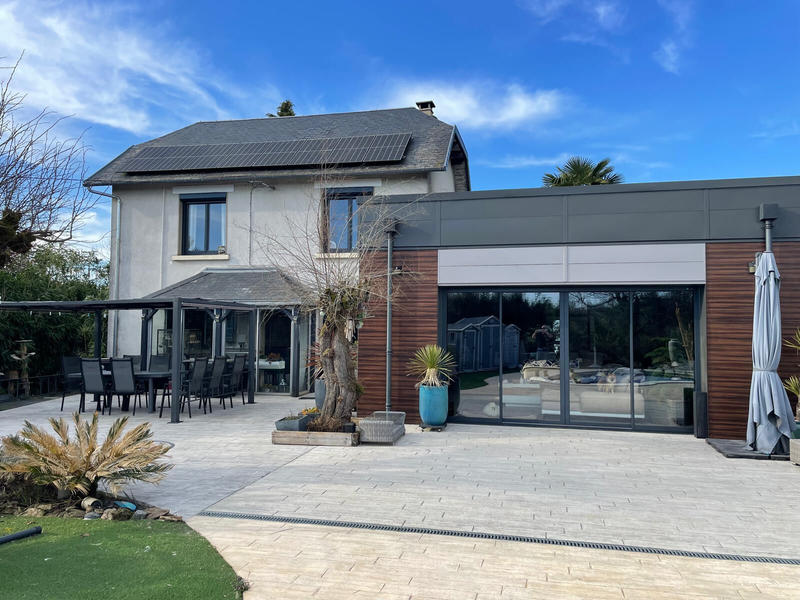 Maison - 243 m² - 7 pièces