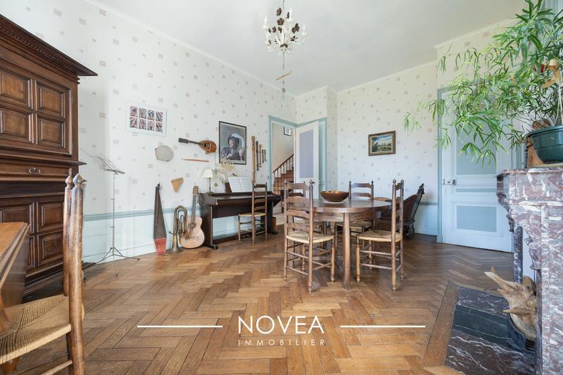 Maison ancienne - 210 m² - 8 pièces