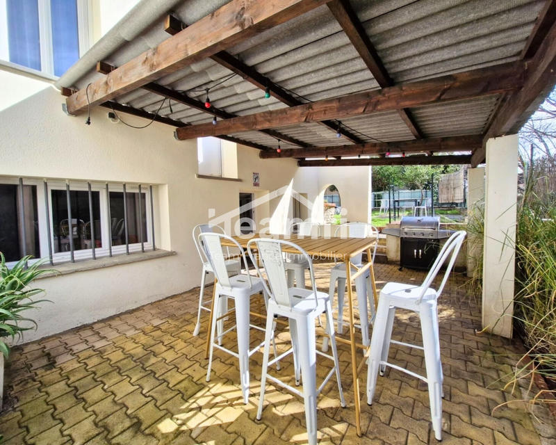 Maison traditionnelle - 168 m² - 7 pièces