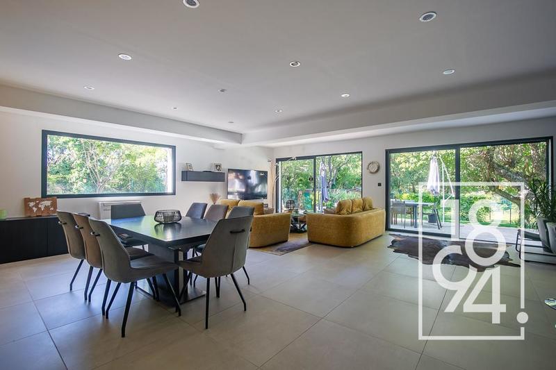 Villa - 230 m² - 6 pièces