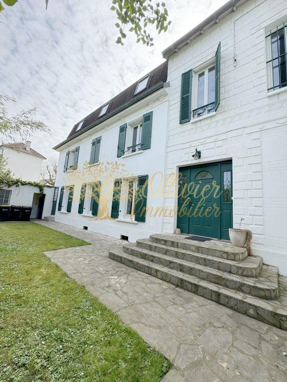 Maison - 209 m² - 8 pièces