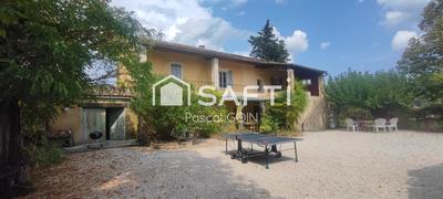 Maison - 221 m² - 9 pièces