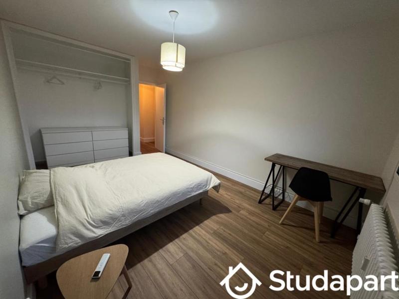 Chambre - 10 m² - 1 pièce