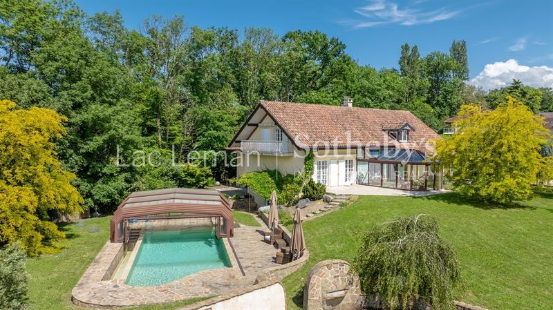 Maison - 380 m² - 8 pièces