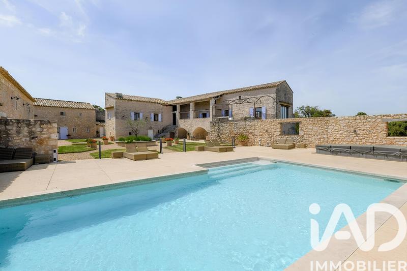 Maison - 910 m² - 20 pièces