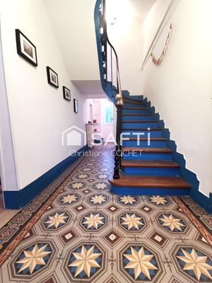 Maison - 220 m² - 6 pièces