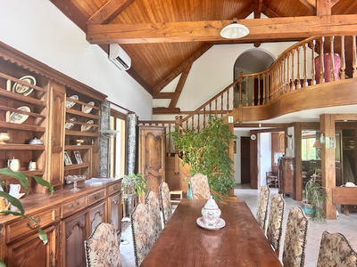 Villa - 197 m² - 9 pièces