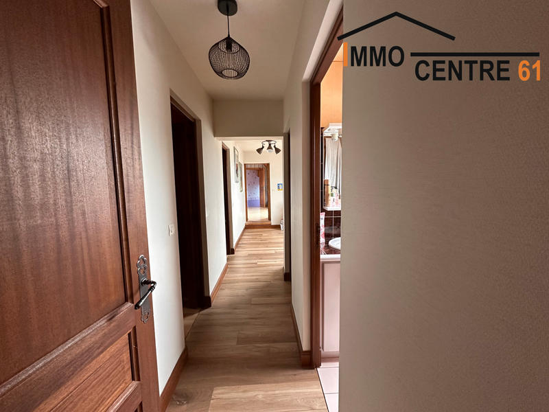 Maison - 238 m² - 10 pièces