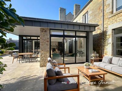 Maison - 250 m² - 10 pièces