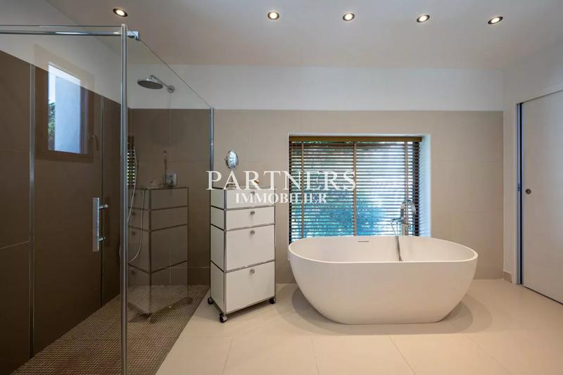 Maison - 465 m² - 11 pièces