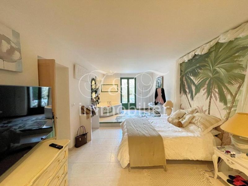 Maison de ville - 260 m² - 9 pièces