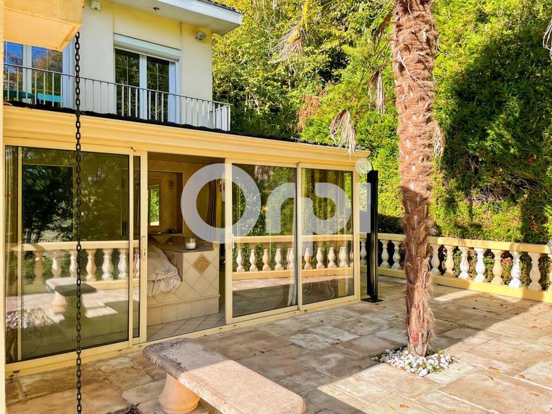 Propriété - 320 m² - 6 pièces