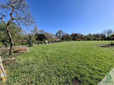 Terrain constructible - 1 028 m²