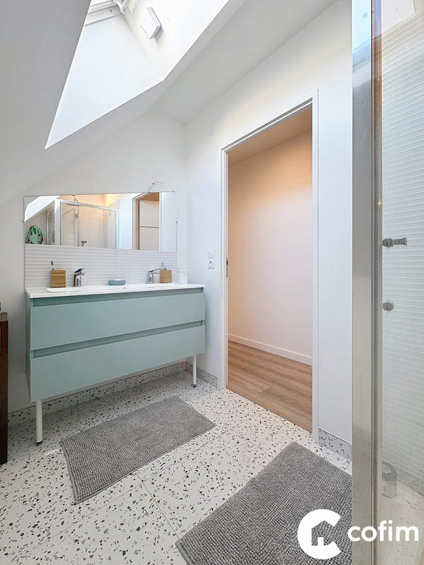 Maison - 203 m² - 7 pièces