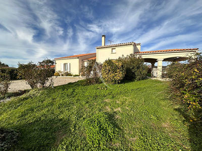 Maison - 247 m² - 8 pièces