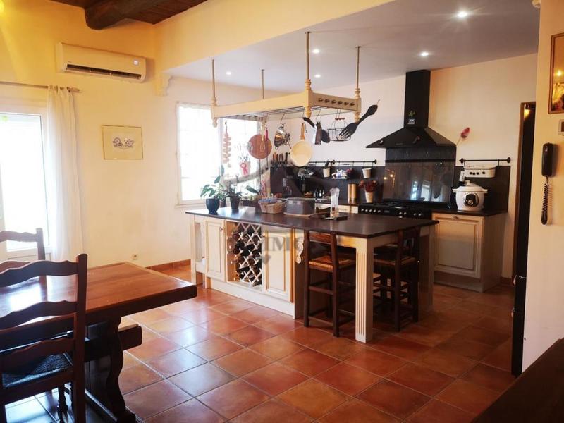 Demeure - 308 m² - 13 pièces