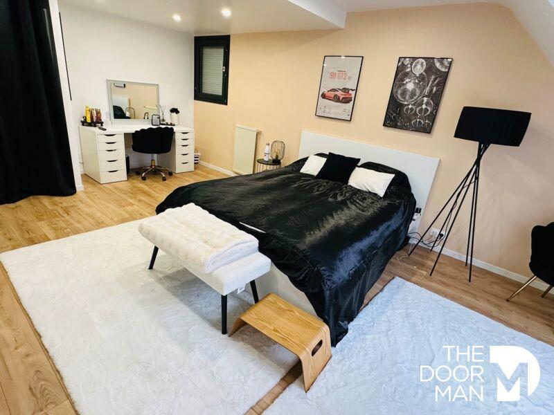 Demeure - 255 m² - 6 pièces