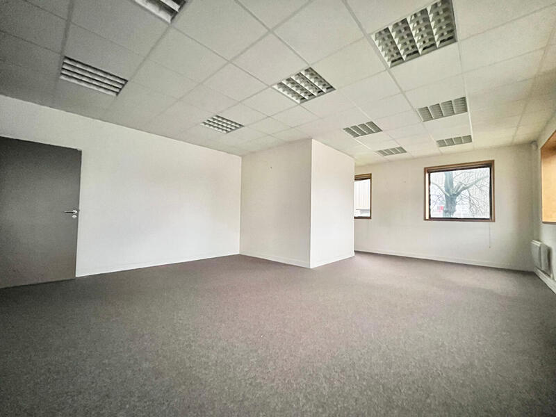 Local commercial - 587 m²