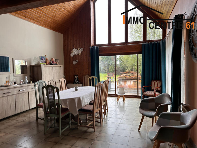 Maison - 238 m² - 10 pièces