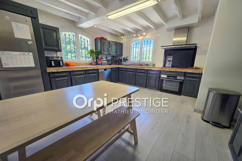 Maison - 280 m² - 14 pièces