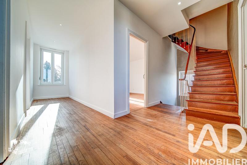 Maison - 201 m² - 7 pièces