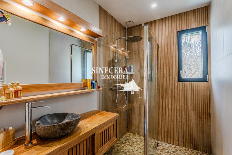 Villa - 198 m² - 8 pièces