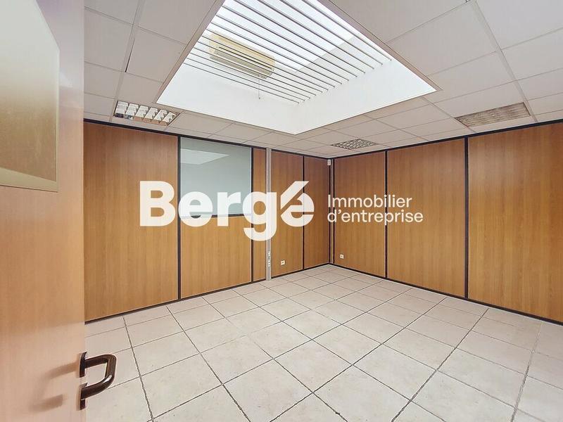 Bureau - 483 m²