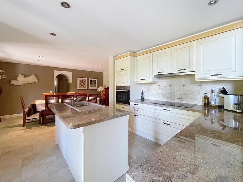 Villa - 253 m² - 8 pièces