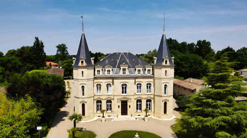 Château - 1 500 m² - 25 pièces