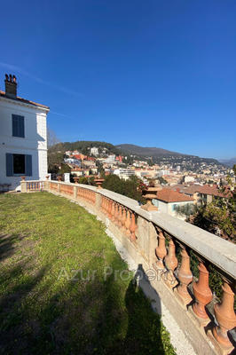 Villa - 240 m² - 6 pièces