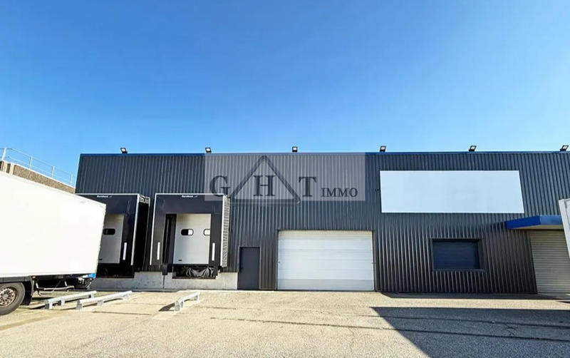 Entrepôt - 972 m²