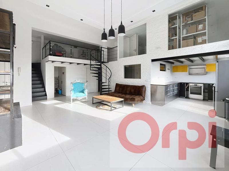 Loft - 110 m² - 3 pièces