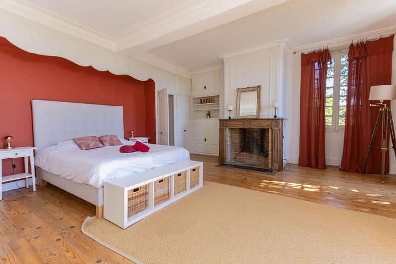 Propriété - 673 m² - 18 pièces