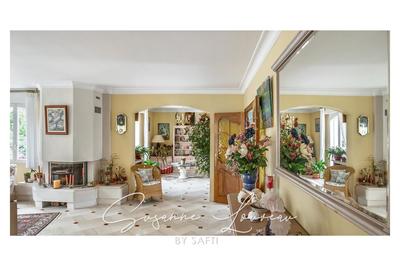 Villa - 215 m² - 9 pièces