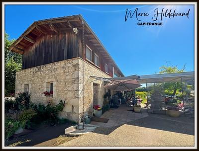 Maison - 396 m² - 10 pièces