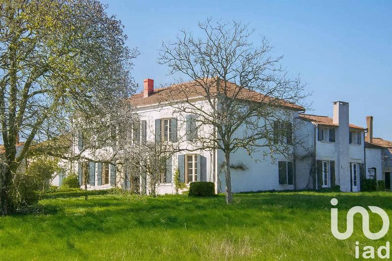 Maison - 487 m² - 13 pièces