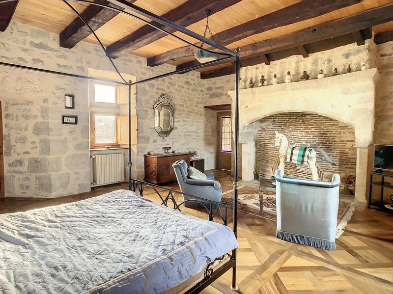 Château - 370 m² - 10 pièces